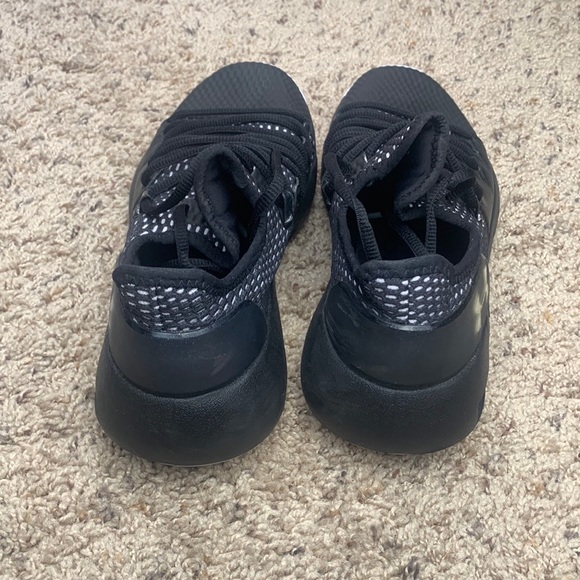 Under Armour - Picture 2 of 6